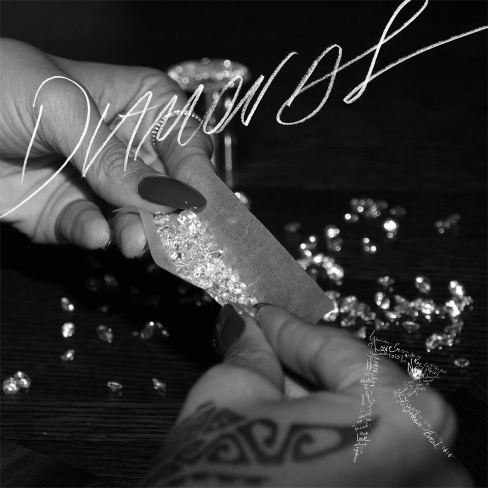 [MV] [Live] Rihanna - Diamonds
