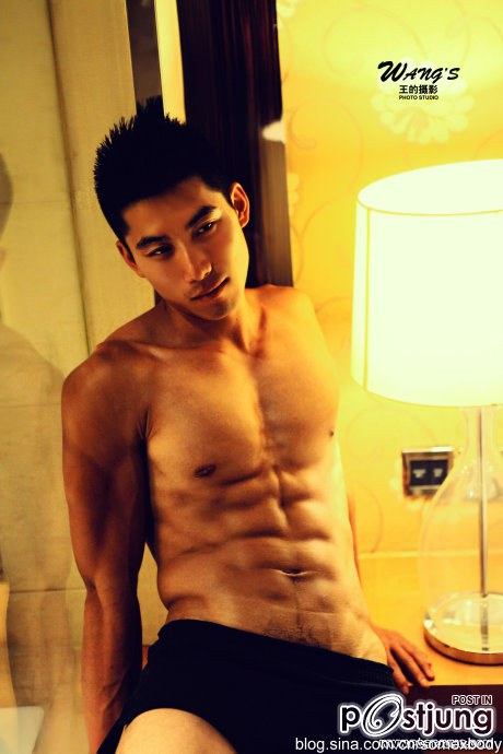 ถอดโชว์เรือนร่าง 80