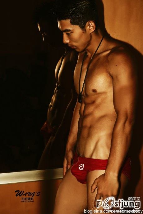 ถอดโชว์เรือนร่าง 80