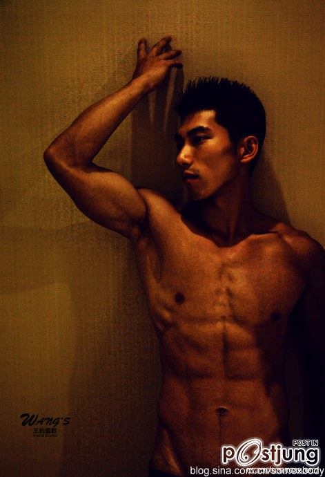 ถอดโชว์เรือนร่าง 80