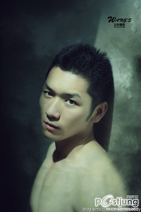 ถอดโชว์เรือนร่าง 80