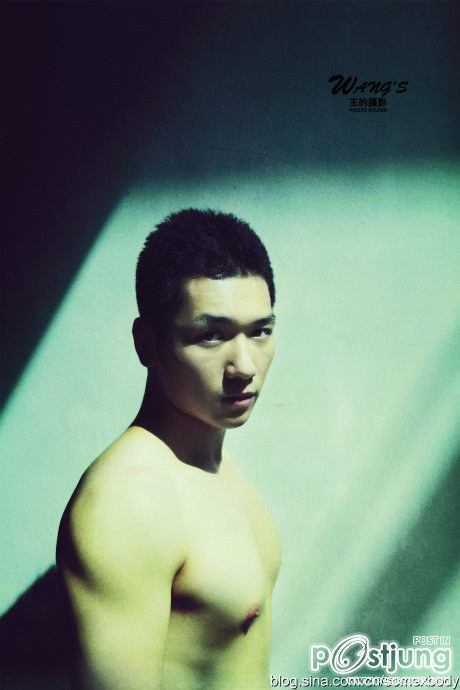 ถอดโชว์เรือนร่าง 80