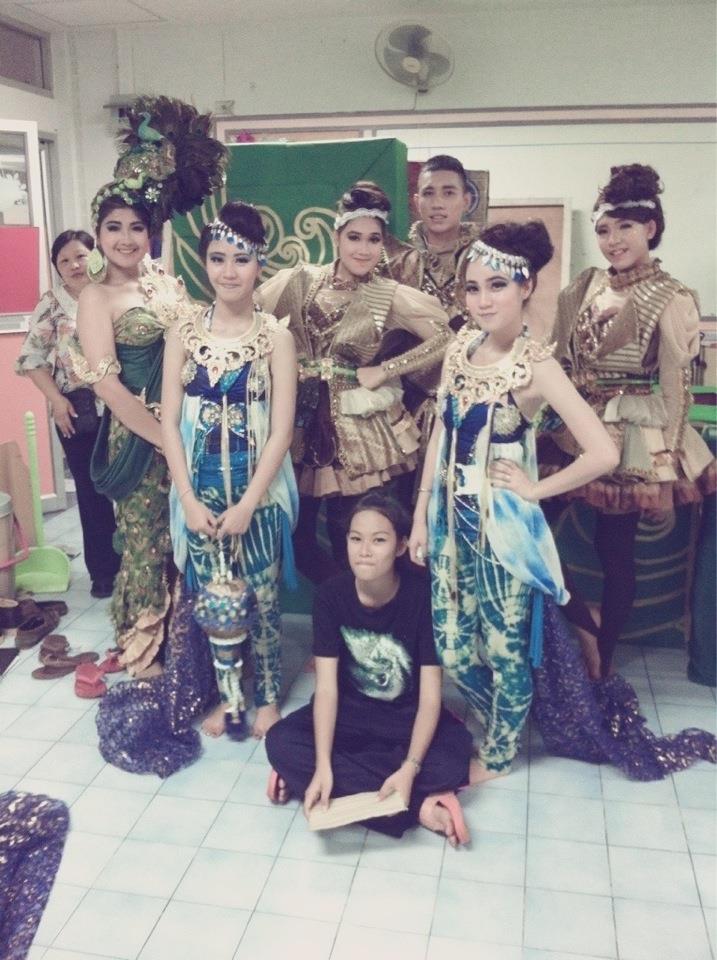 กีฬาสี โรงเรียนประภามนตรี2 คณะอินทนิล สีเขียว ปี55