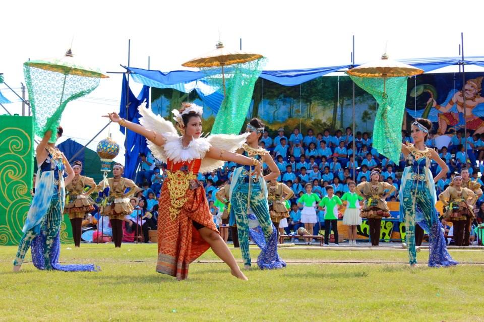 กีฬาสี โรงเรียนประภามนตรี2 คณะอินทนิล สีเขียว ปี55