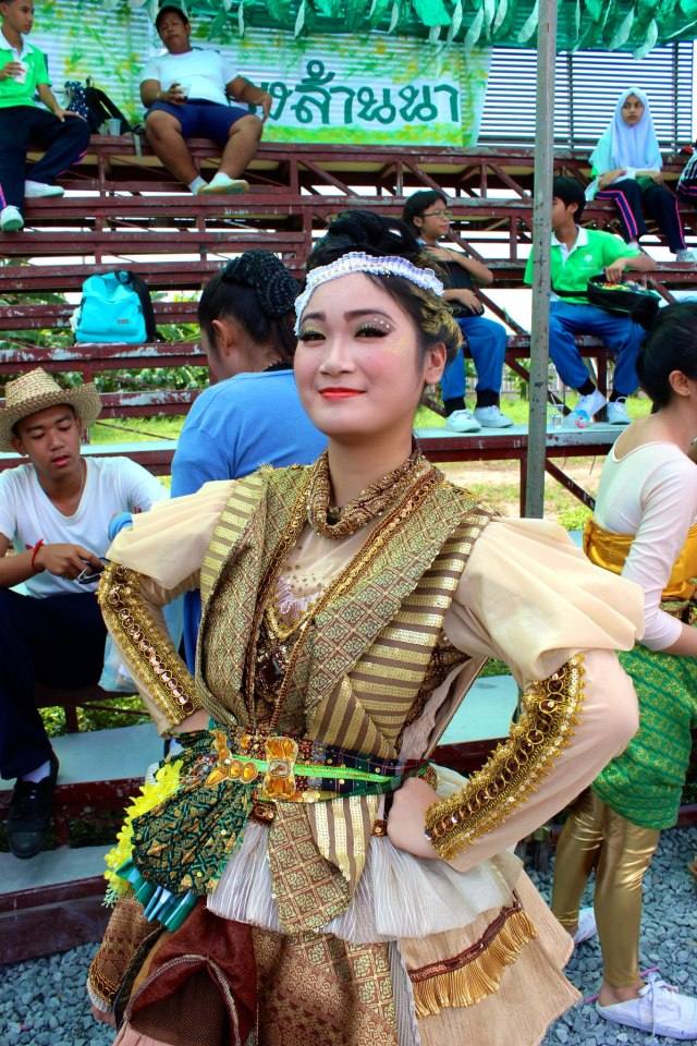 กีฬาสี โรงเรียนประภามนตรี2 คณะอินทนิล สีเขียว ปี55