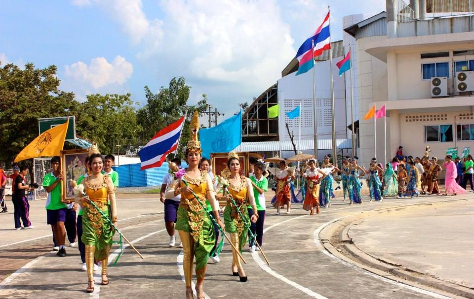 กีฬาสี โรงเรียนประภามนตรี2 คณะอินทนิล สีเขียว ปี55
