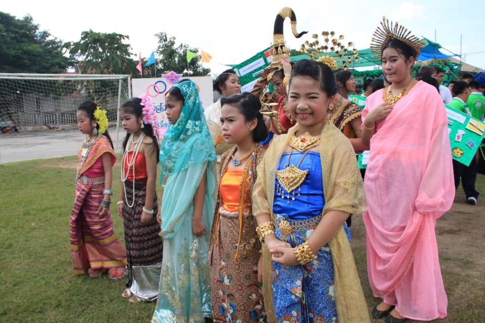 กีฬาสี โรงเรียนประภามนตรี2 คณะอินทนิล สีเขียว ปี55