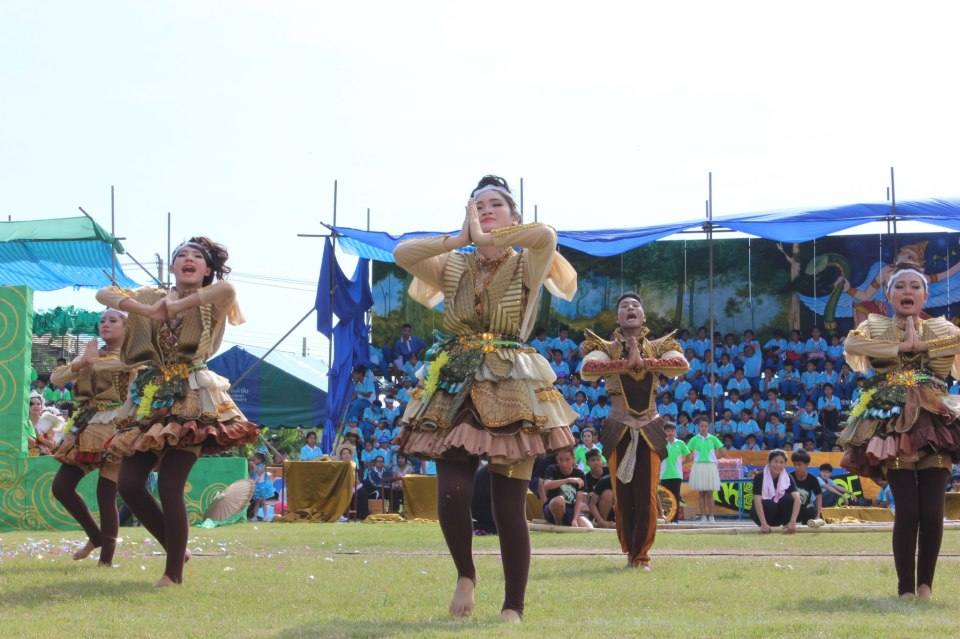 กีฬาสี โรงเรียนประภามนตรี2 คณะอินทนิล สีเขียว ปี55