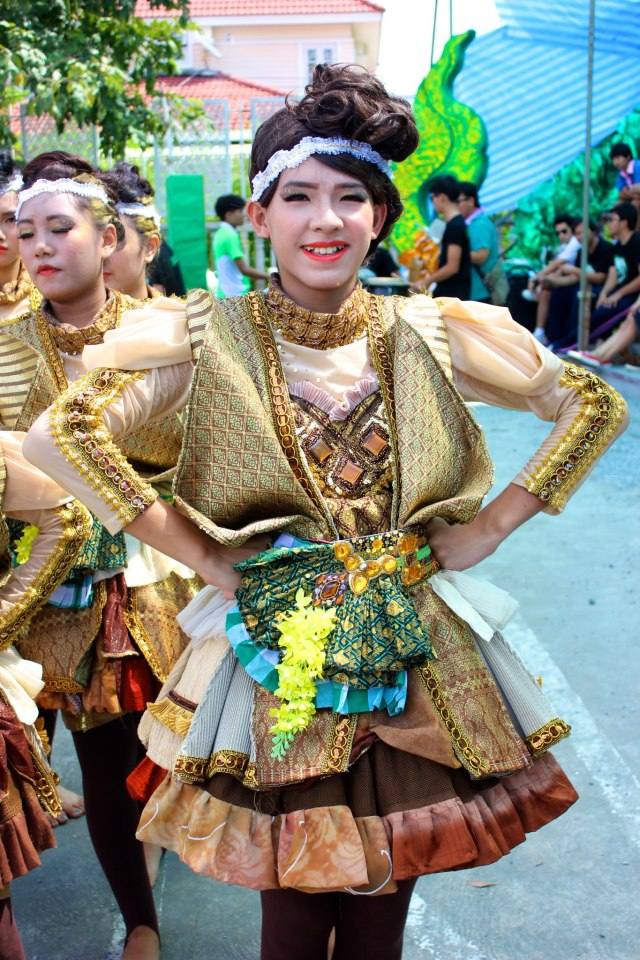 กีฬาสี โรงเรียนประภามนตรี2 คณะอินทนิล สีเขียว ปี55