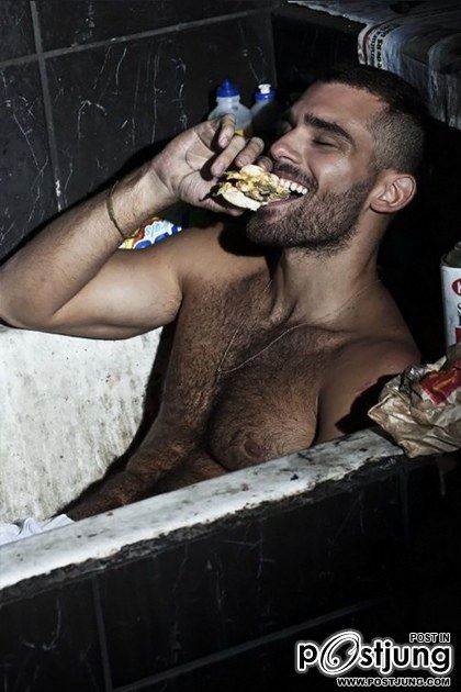 Maklon Barcaro for Revista Junior