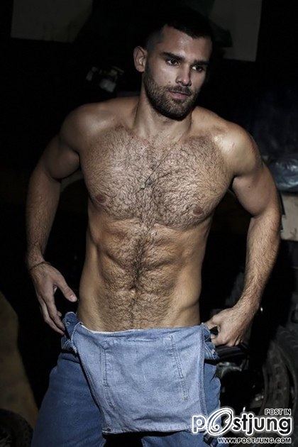 Maklon Barcaro for Revista Junior