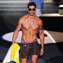 นายแบบชุดว่ายน้ำ หล่อล่ำ แซ่บถึงใจ