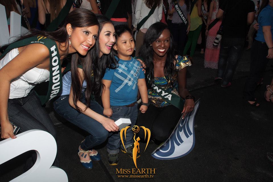 ตะลึงน้องมายด์ MISS EARTH THAILAND 2012 คว้าตำแหน่ง 2 ตำแหน่งพิเศษ