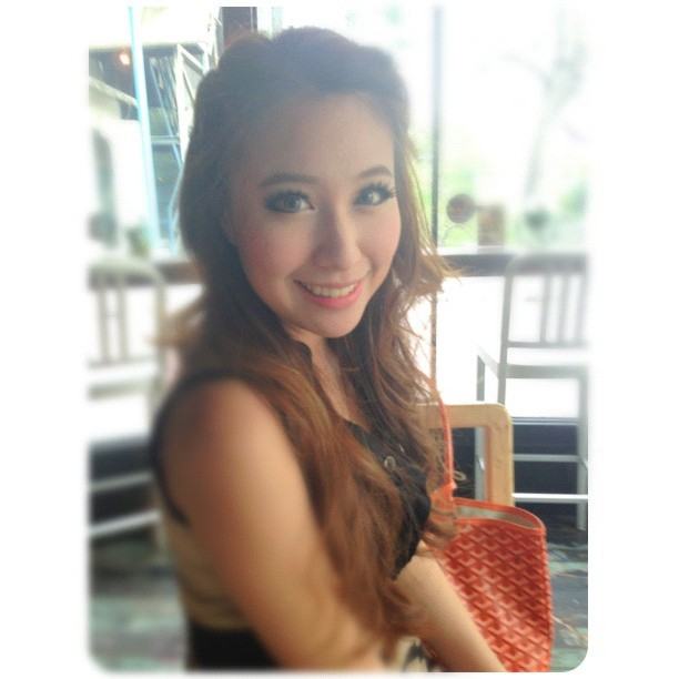 ซี ฉัตรปวีณ์ จ้องตาเธอแล้วใจมันสั่น