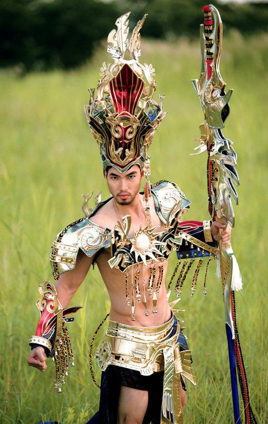 National costume of Quang Huan in Manhunt 2012