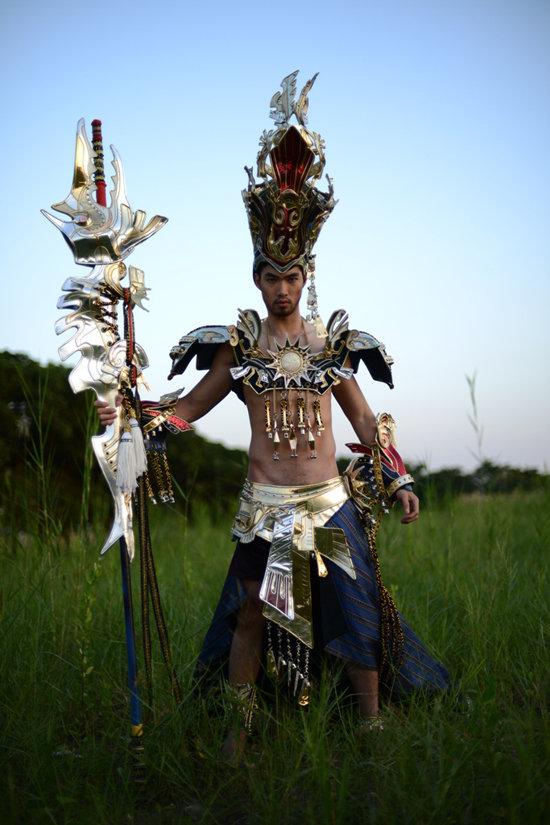 National costume of Quang Huan in Manhunt 2012