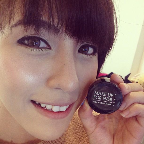 แอปเปิ้ล สีสะเหงี่ยน ไฮโซสาวลาว น่ารักซะ