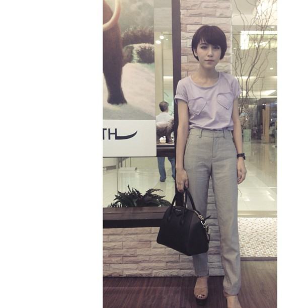 แอปเปิ้ล สีสะเหงี่ยน ไฮโซสาวลาว น่ารักซะ