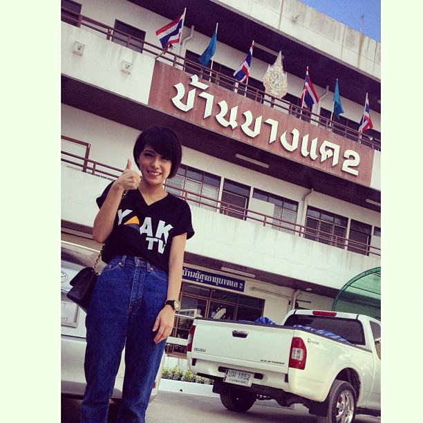 แอปเปิ้ล สีสะเหงี่ยน ไฮโซสาวลาว น่ารักซะ