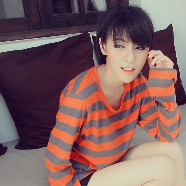 แอปเปิ้ล สีสะเหงี่ยน ไฮโซสาวลาว น่ารักซะ