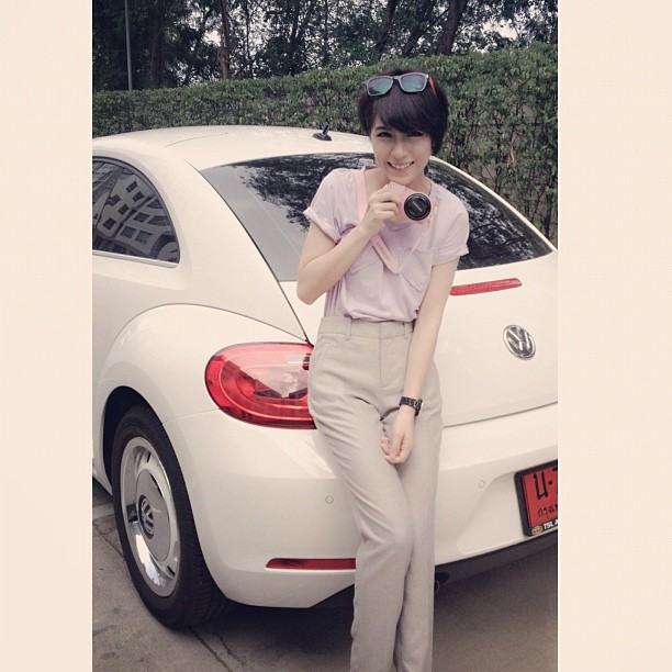 แอปเปิ้ล สีสะเหงี่ยน ไฮโซสาวลาว น่ารักซะ