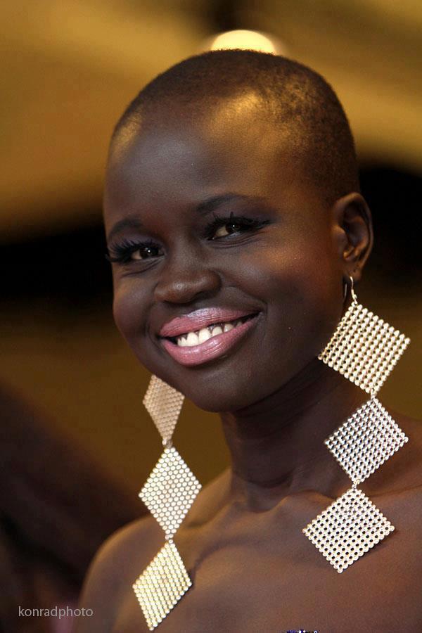 miss earth 2012 ได้แก่ south sudan  อิอิอิ
