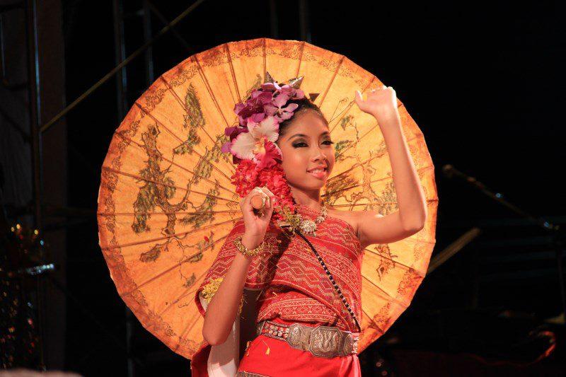 สาวน้อย บ่อสร้าง อ.สันกำแพงเจ้า