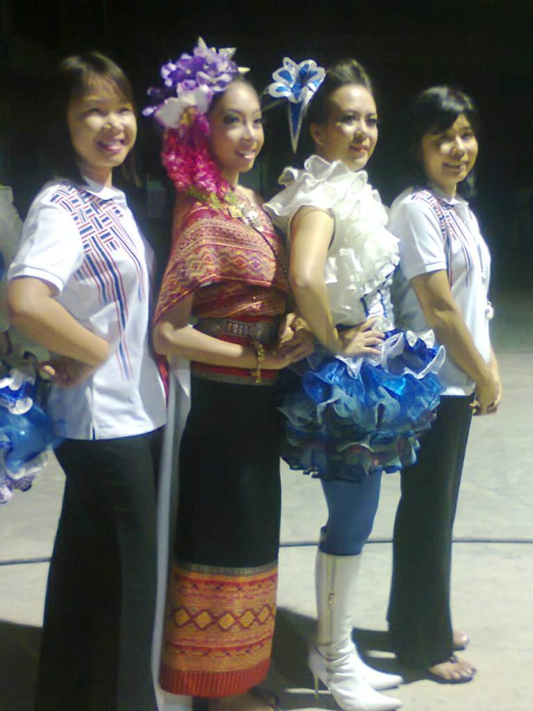 สาวน้อย บ่อสร้าง อ.สันกำแพงเจ้า