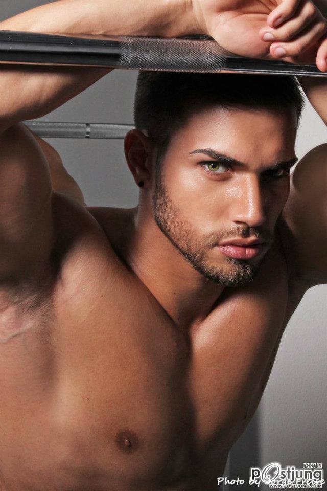 เทพบุตรสุดหล่อ