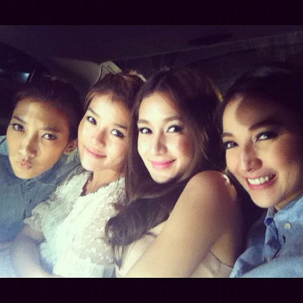 "เนย โชติกา" สวยจนขึ้นหน้าหนึ่ง