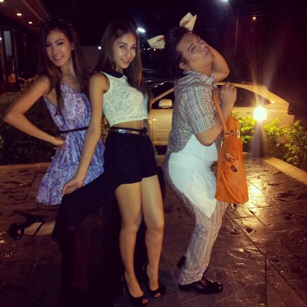 "เนย โชติกา" สวยจนขึ้นหน้าหนึ่ง