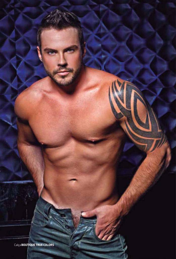 Felipe Zabloski @ A Capa Brazil November 2012