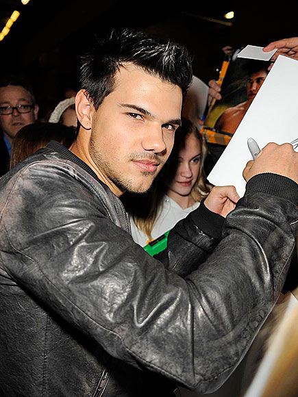 เทย์เลอร์ เลาท์เนอร์ นักรบหมาป่า ทไวไลท์ หุ่นล่ำได้ใจจริงๆ