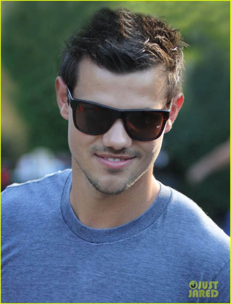 เทย์เลอร์ เลาท์เนอร์ นักรบหมาป่า ทไวไลท์ หุ่นล่ำได้ใจจริงๆ