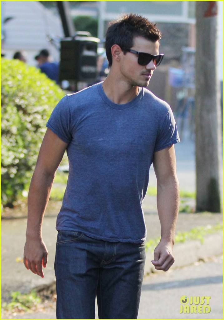 เทย์เลอร์ เลาท์เนอร์ นักรบหมาป่า ทไวไลท์ หุ่นล่ำได้ใจจริงๆ