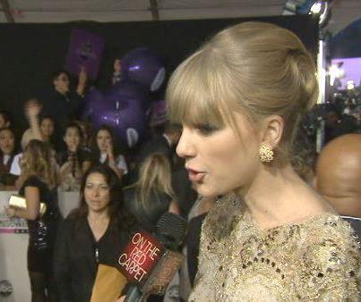 Taylor Swift - Red Carpet Interview - AMA 2012