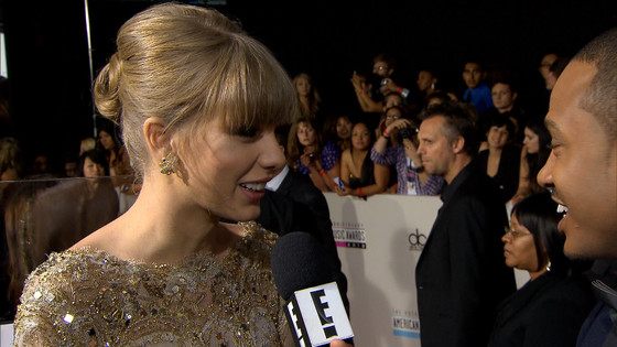 Taylor Swift - Red Carpet Interview - AMA 2012