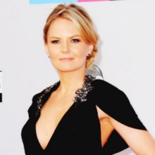 Jennifer Morrison - Red Carpet Interview - AMA 2012