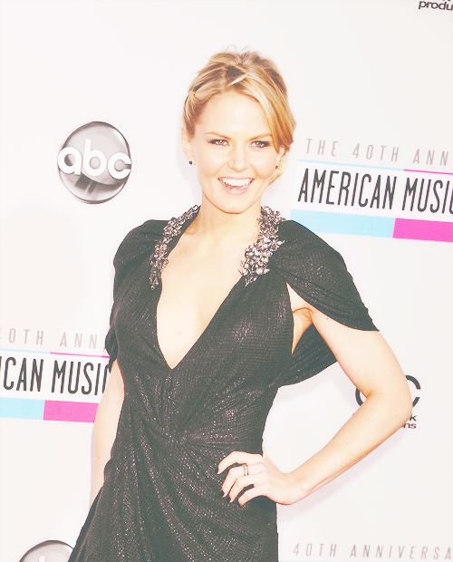 Jennifer Morrison - Red Carpet Interview - AMA 2012