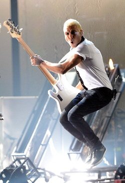 Gwen Stefani - Red Carpet Interview - AMA 2012