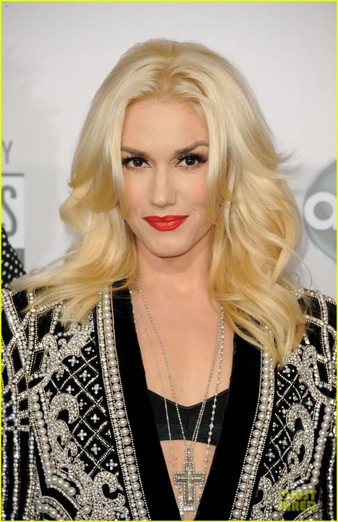 Gwen Stefani - Red Carpet Interview - AMA 2012