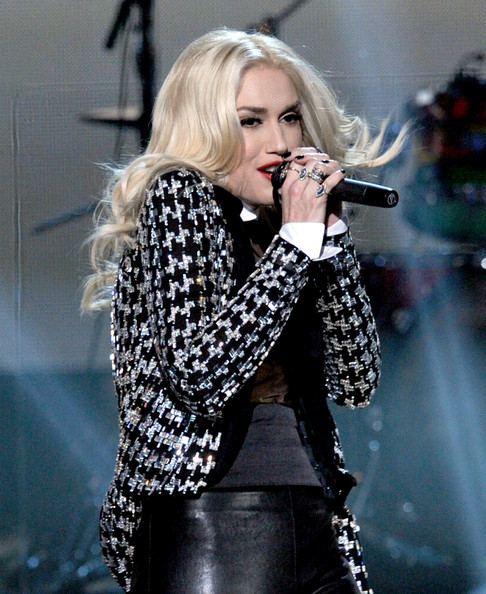 Gwen Stefani - Red Carpet Interview - AMA 2012