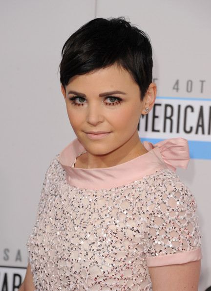 Ginnifer Goodwin - Red Carpet Interview - AMA 2012