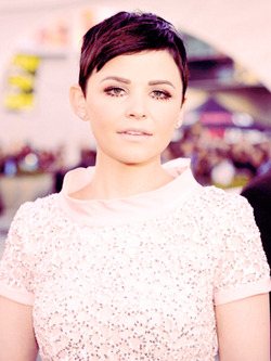 Ginnifer Goodwin - Red Carpet Interview - AMA 2012