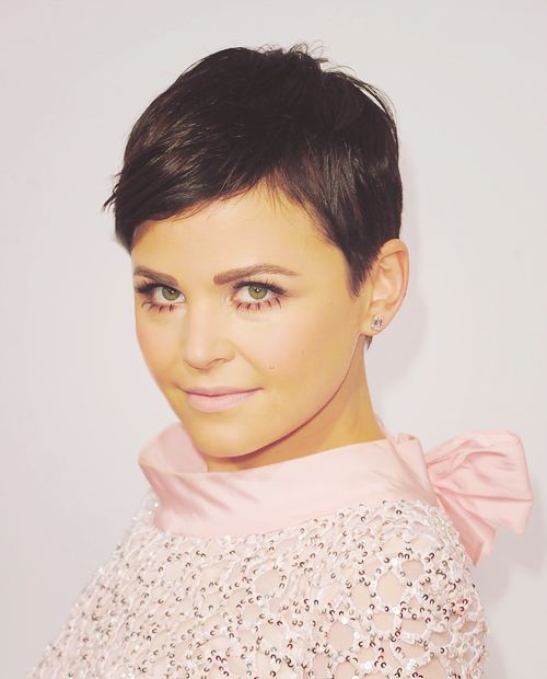 Ginnifer Goodwin - Red Carpet Interview - AMA 2012