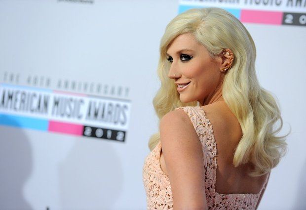 Ke$ha - Red Carpet Interview - AMA 2012