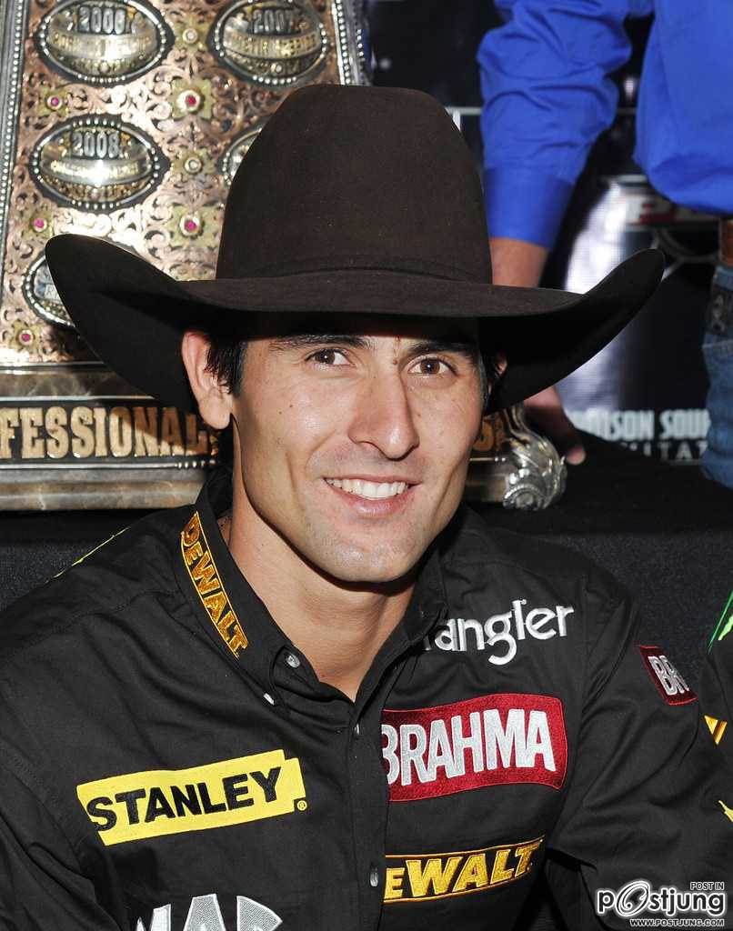 หล่อเข้มๆมาอีกแล้ว