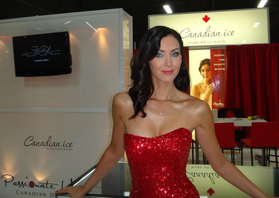 นาตาลี เกลโบวา2 มิสยูนิเวิร์ส 2005