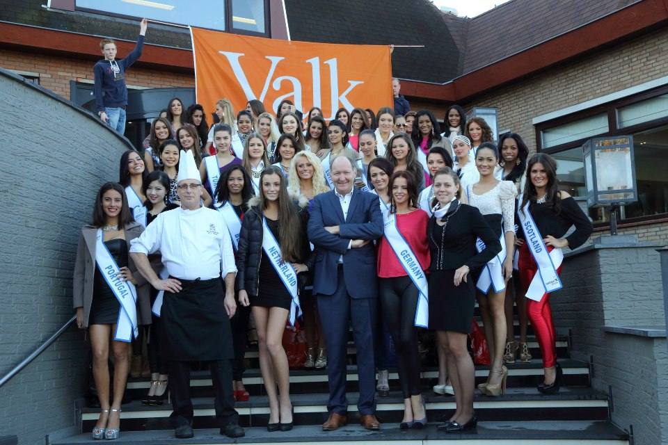 เชพโพสท่าสู้นางงามสุดฤิทธิ์ 5555