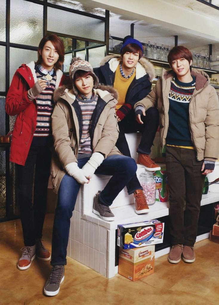 CNBLUE & Moon Chae Won @ Bang Bang Winter 2012